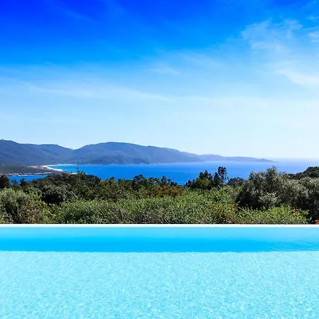 Vetricella Sleeps 4 Pool Air Con Wifi *